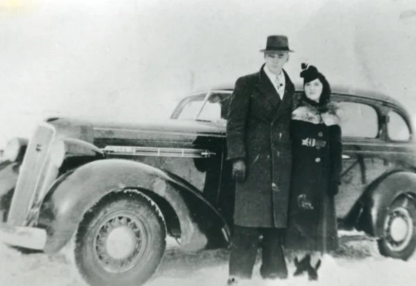 inconnu — voiture — Tags: portrait, voiture, couple
