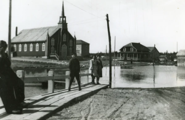 inconnu — rivière — Tags: rivière, église