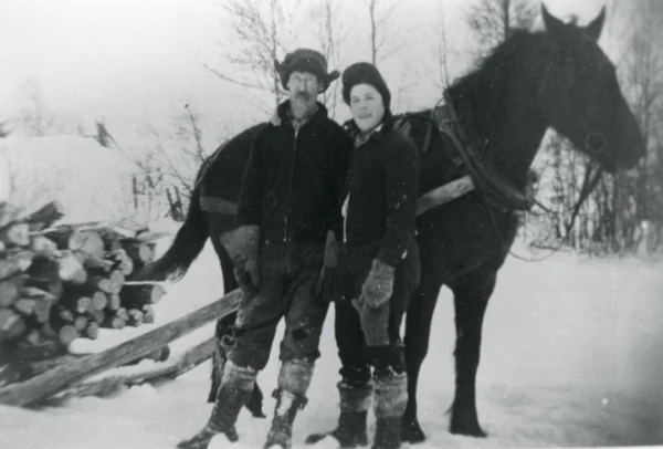 inconnu — couple — Tags: couple, portrait, cheval