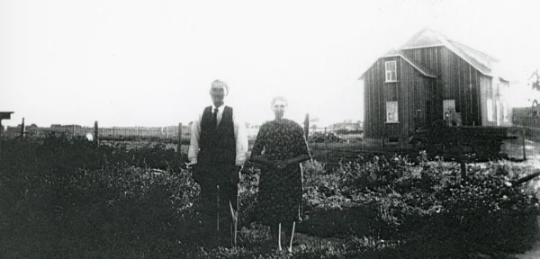 inconnu — maison — Tags: couple, maison