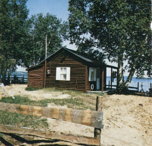 inconnu — lac — Tags: camping, lac — Chalet locatif du camping Domaine Lemieux