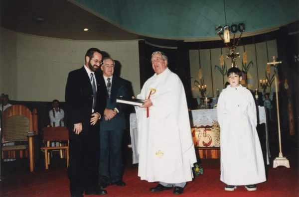 inconnu — église — Tags: église — M. Daniel Perron, maire de Labrecque