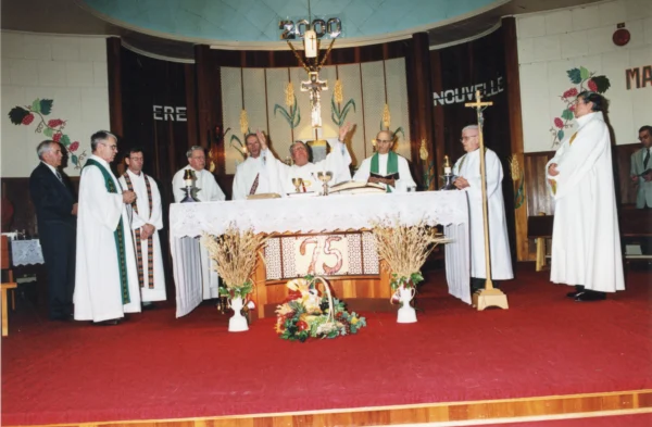 inconnu — 2000 — église — Tags: église