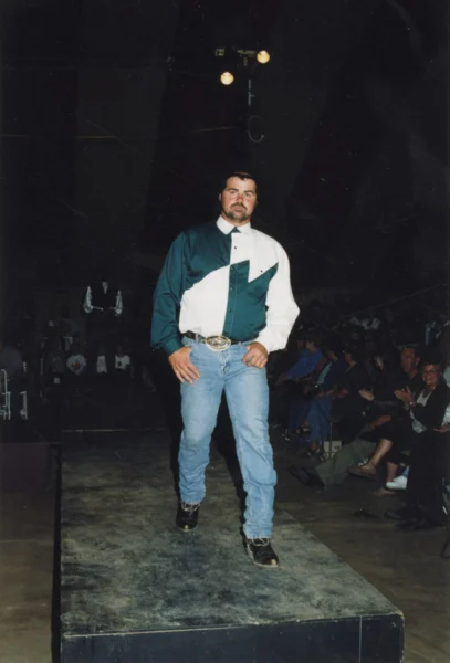 inconnu — 2000 — Festival country — Tags: Festival country — parade de mode, M. Gilles Villeneuve, co-fondateur du festival Country de Labrecque.
1ère édition du Festival country de Labrecque, 2000