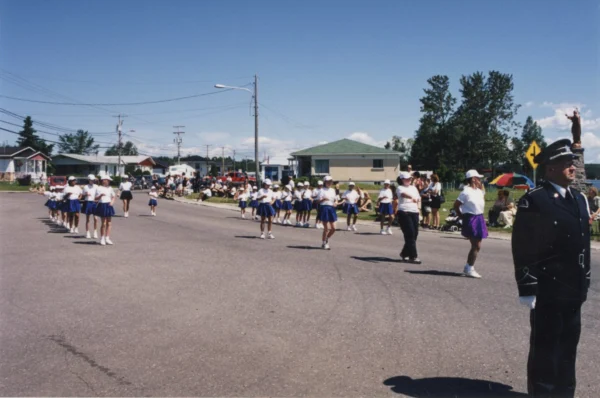 inconnu — 2000 — 75e — Tags: parade, festival country, 75e — parade 75e anniversaire de Labrecque