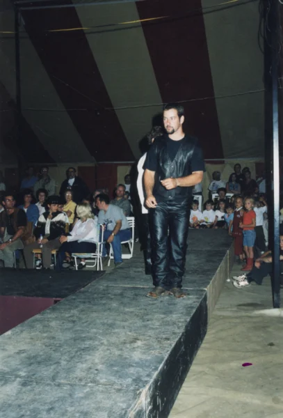 inconnu — 2000 — Festival country — Tags: Festival country, parade