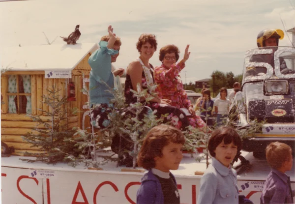 inconnu — 1976 — 50e — Tags: 50e, organisme, municipalité — Parade du 50e
Miss Motoneige