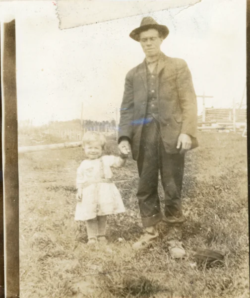 Pâquerette Privé — 1914 — portrait — Tags: portrait, famille — Bébé Joseph Privé, Adolphe le père, 1914