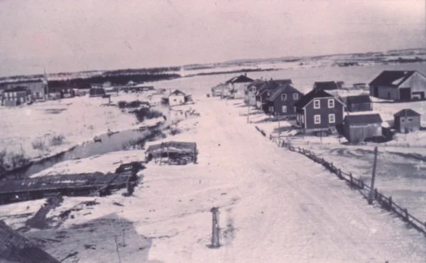 inconnu — village — Tags: village, rivière