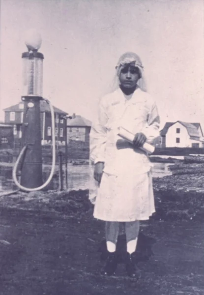 inconnu — portrait — Tags: portrait, magasin