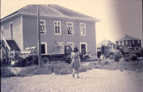 inconnu — vie sociale — Tags: vie sociale, voiture, maison — Bazar de Labrecque