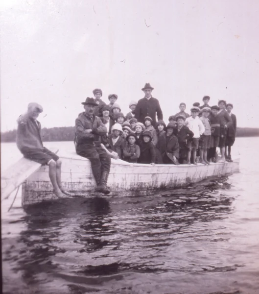 inconnu — église — Tags: lac, église — direction la pointe du curé