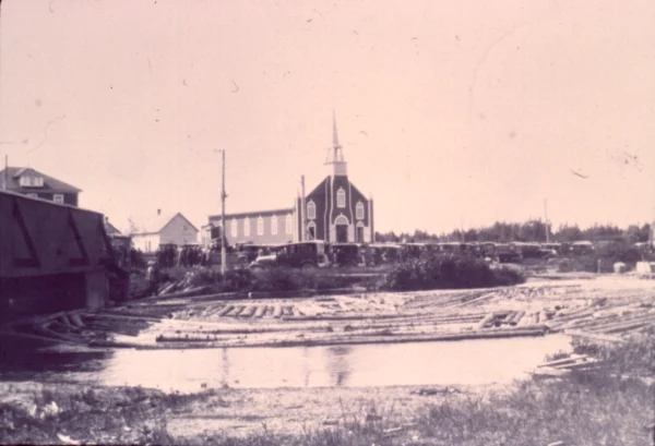 inconnu — rivière — Tags: église, rivière, bois, voiture