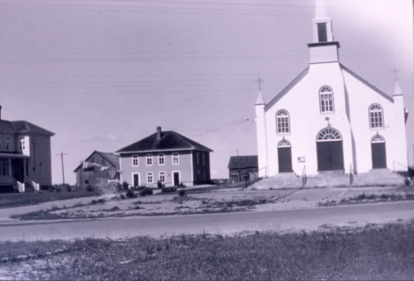 inconnu — église — Tags: église, presbytère
