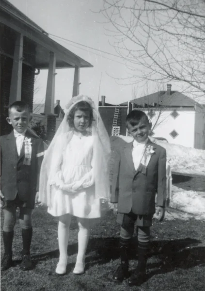 Lucie Boivin — 1956 — Portrait — Tags: Portrait — Avril 1956 Ancienne maison de Raymond Lemieux, arrière magasin général