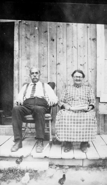 Gabriel Lemay — couple — Tags: couple, portrait — Clovis Lemay et Rose-Anna Lapointe