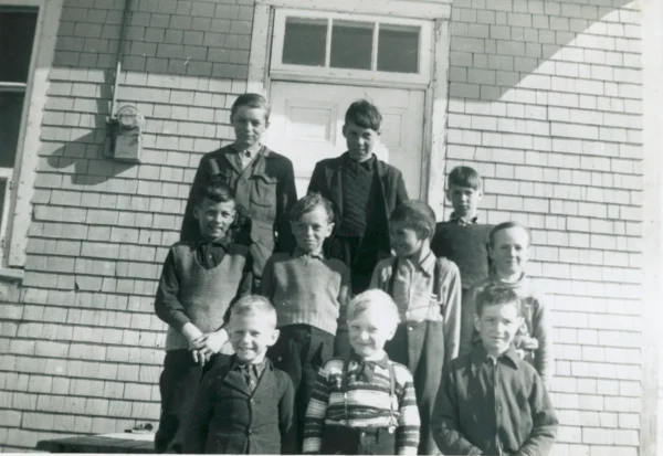 Gérard Fleury — famille — Tags: famille, portrait — [?] Lemieux, 5e; Guy Fleury, 3e; Jacques Fleury, 3e; Claude Fleury, 4e; L.-Marie Lemieux, 3e; André Lemieux, 3e; Gérard Bélanger, 2e; Réal Lemieux, 1ère; Alain Lemieux, 1ère; Maurice Maltais