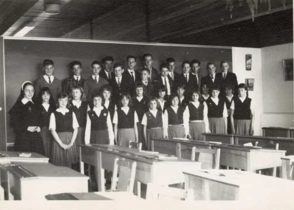 Jean-Marie MAltais — 1964 — école — Tags: école — Classe 7e année. Valère Boivin; Georges-Henri Côté; D. Guy Poirier; Aline; Kathia Lemieux; Angèle, Monique Maltais, Sœur Bernadette-Marie (Lucette Lajoie. 1964-1965
