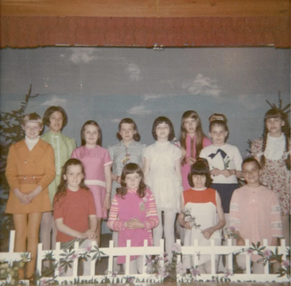 Jean-Marie MAltais — école — Tags: école — Nous fêtons notre directrice, en arrière avec des nattes