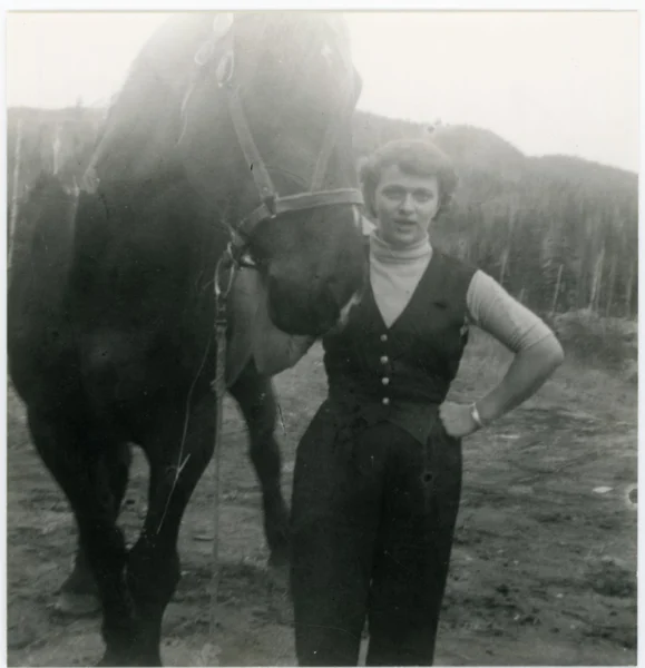 Elmire ou Candide Privé — Portrait — Tags: portrait, cheval — Gertrude Néron