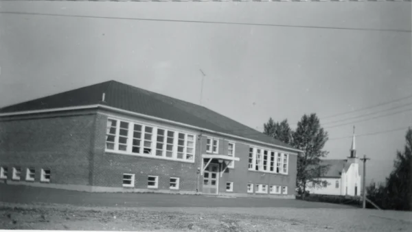 Jean-Marie MAltais — église — Tags: église — Collège Jean XXIII, partie à droite agrandie en 1961
