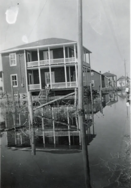 Jocelyne Boivin — inondation — Tags: inondation — Inondation, maison Arthur Boivin (inondation à tous les printemps jusqu\'à ce que la rivère soit creusée
