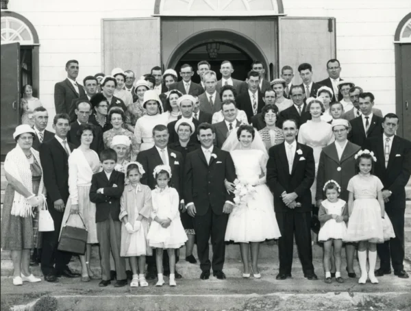 inconnu — famille — Tags: famille, église