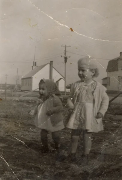 Rosaire Tremblay — portrait — Tags: enfant, portrait, église — Jean-Claude et Hélène Tremblay, église avant son agrandissement