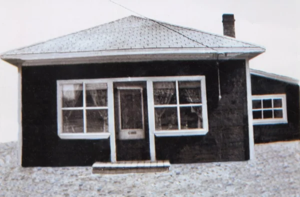 Rosaire Tremblay — maison — Tags: maison — Construit en automne 1950, resto appelé Ptit canot,  (machines à boules) avant qu\'il ne devienne la maison de Rosaire Tremblay