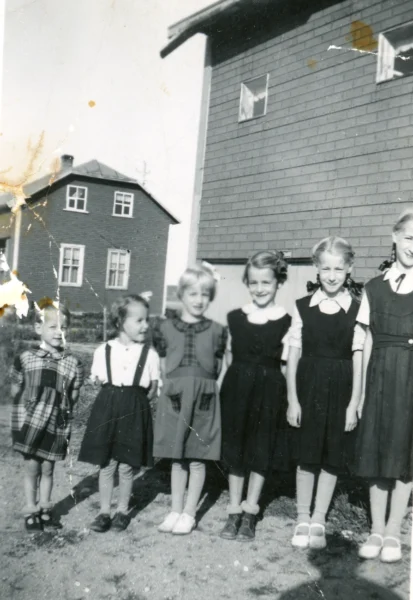 inconnu — famille — Tags: portrait, famille, maison