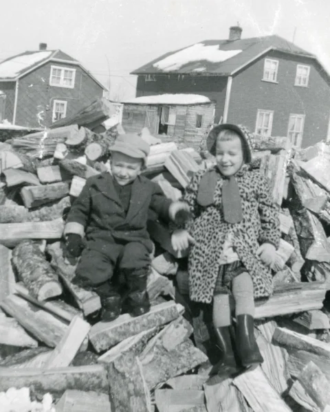 inconnu — bois — Tags: bois, enfant, portrait