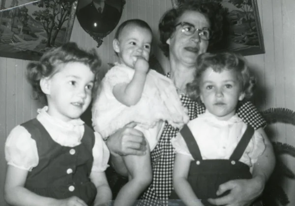 inconnu — famille — Tags: enfant, famille, portrait